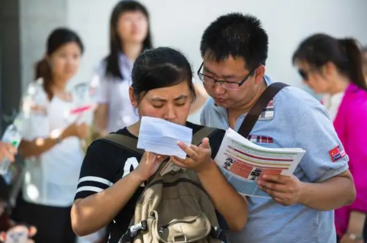 2021届本科生平均月薪5833元，这10大专业薪资很高，值得考生选择