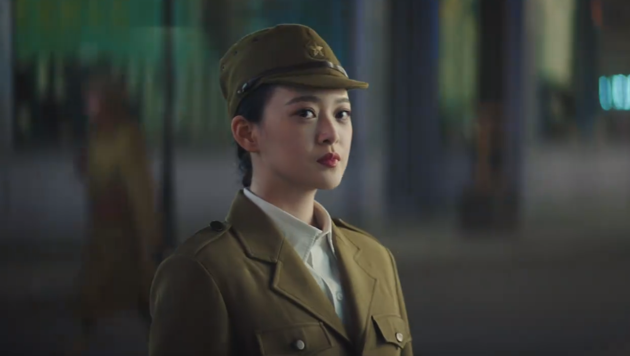 纹眉植发大红唇，手枪比肩迫击炮，想不到胡军还能接这种抗日神片