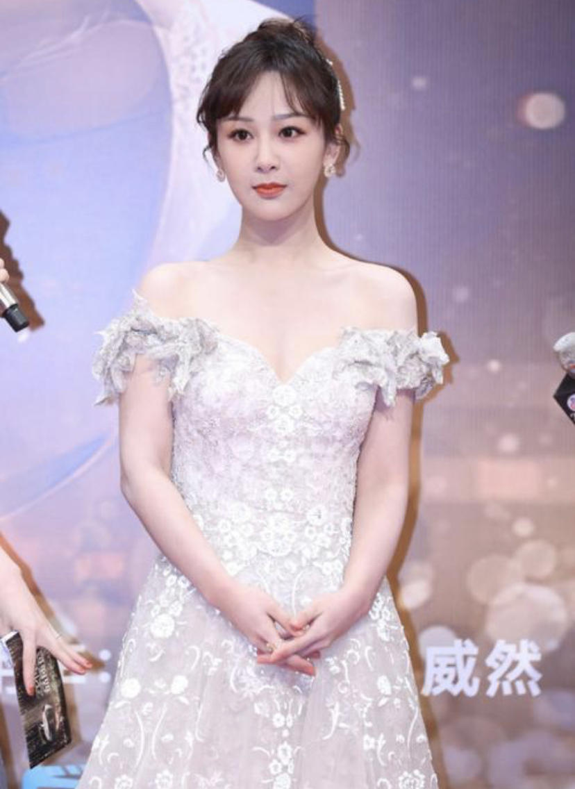 明星撞衫有多尴尬？要么是神仙打架修罗场，要么成买家秀和卖家秀