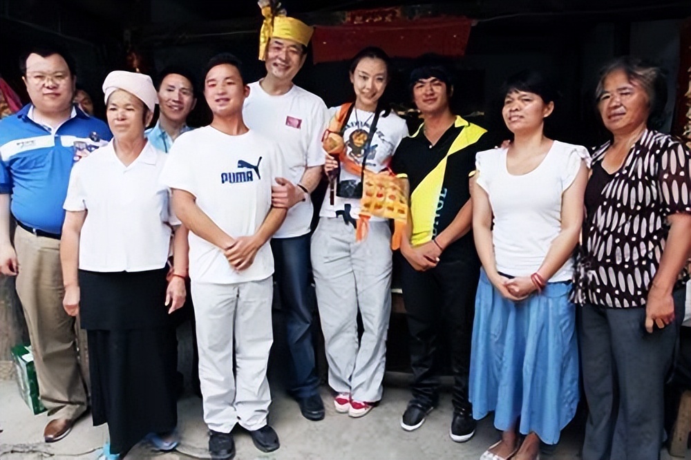 有人选择在娱乐圈硬混，有人选择保家卫国，同是星二代差距还挺大