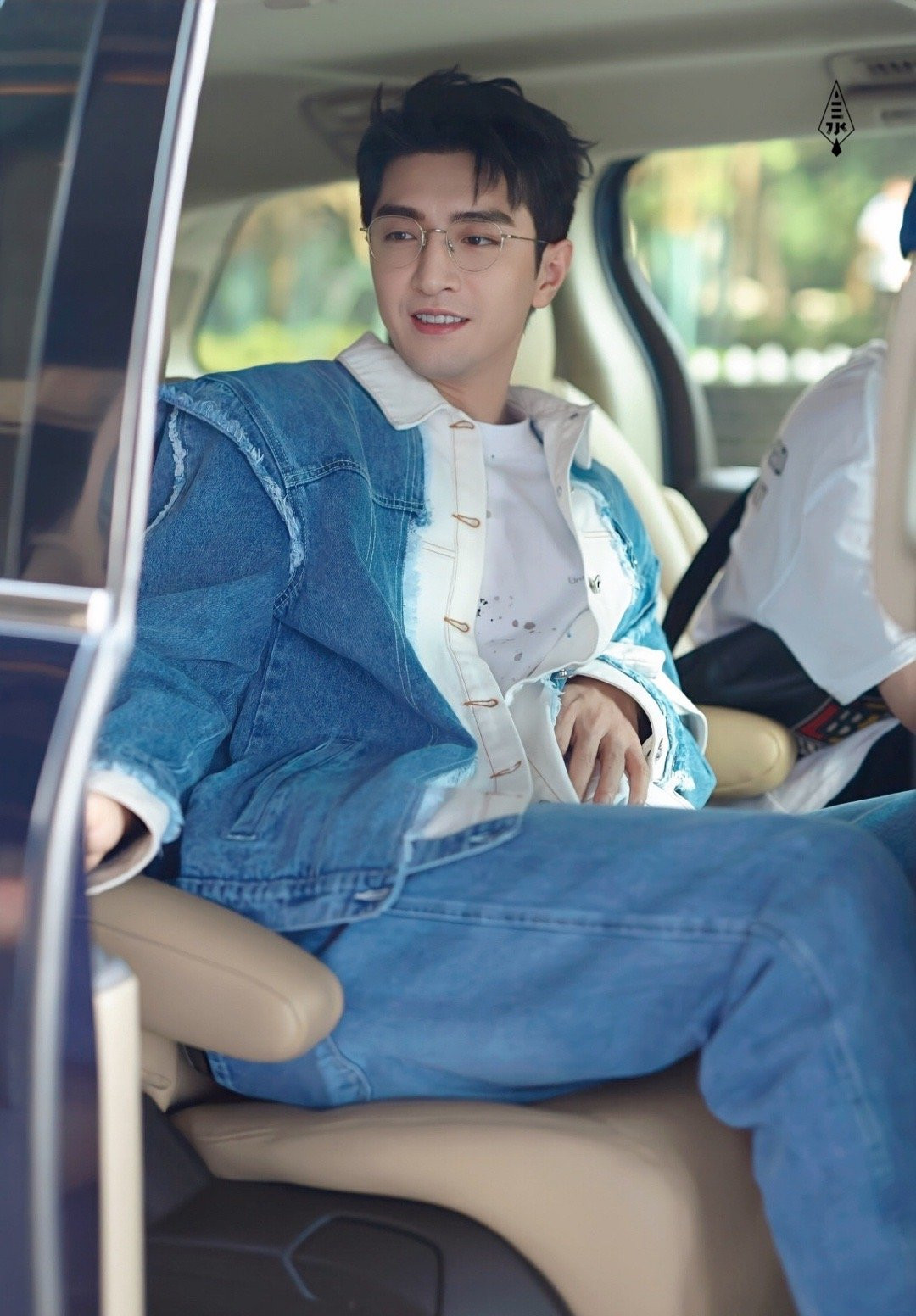 披哥2七月底录二公。那些你不认识的哥哥，说他们是糊咖为时过早