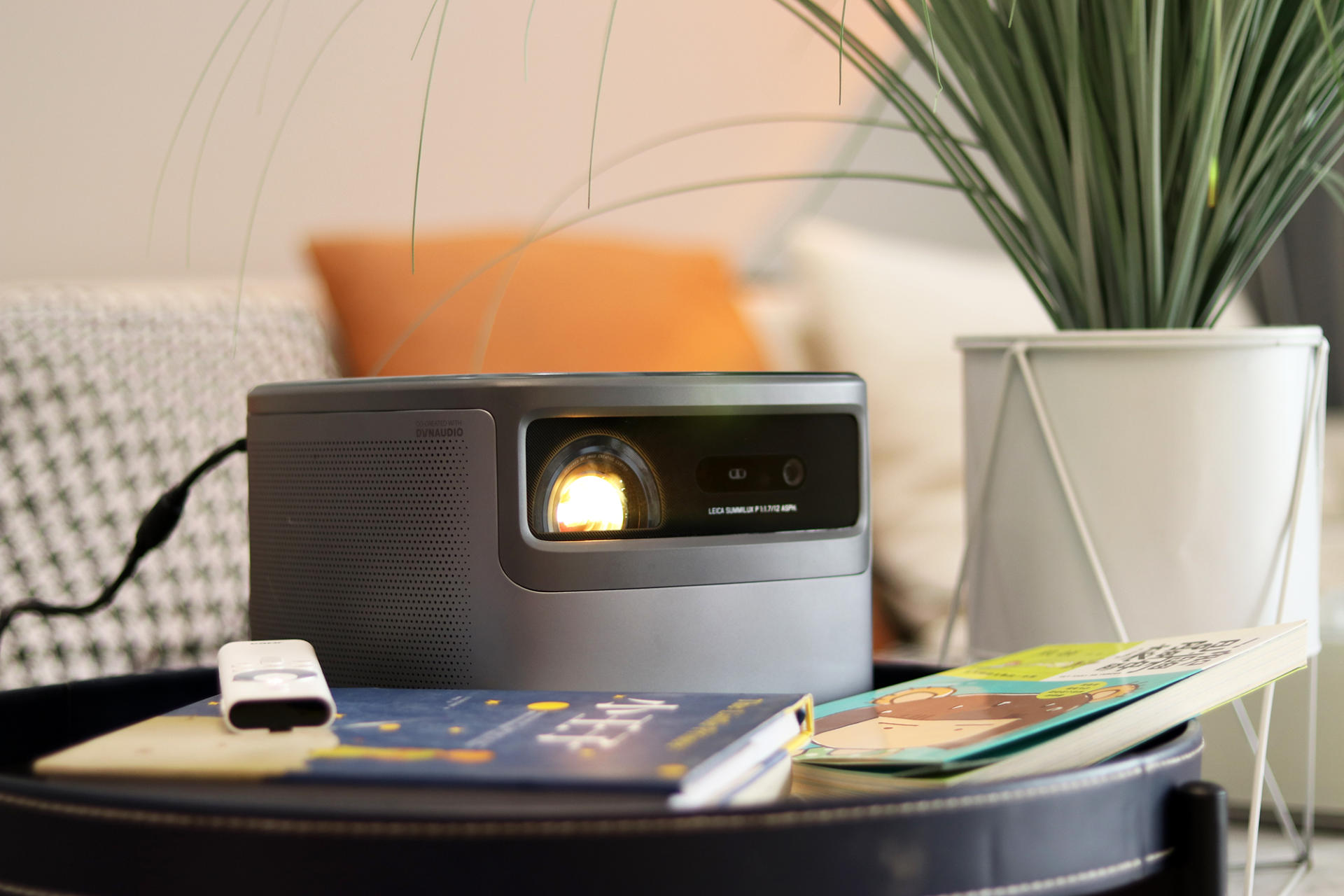 还原本真色彩！徕卡加持的旗舰投影：坚果J10S上手体验