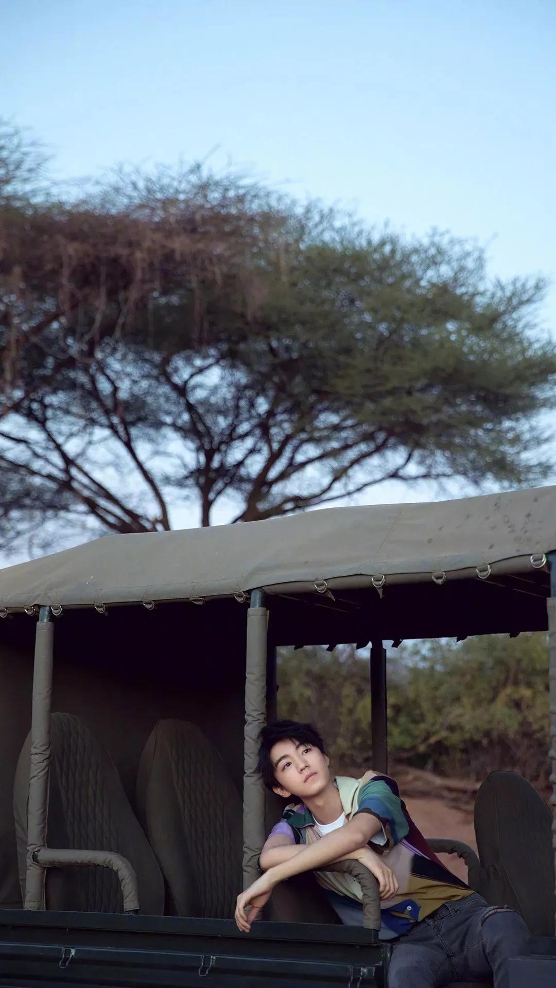 王俊凯易烊千玺王源高清壁纸，哪张壁纸最好看呢