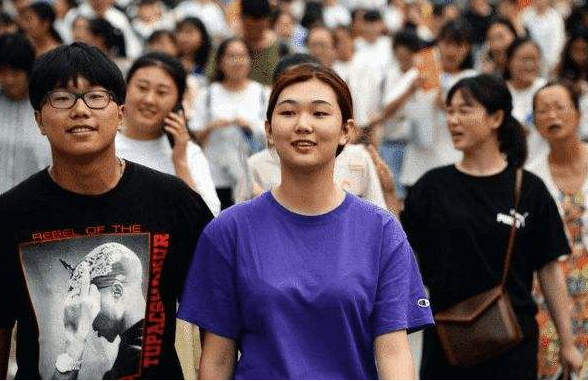 大学表白墙欢乐多，“恋爱圣地”变“翻车现场”，看后笑出鹅叫