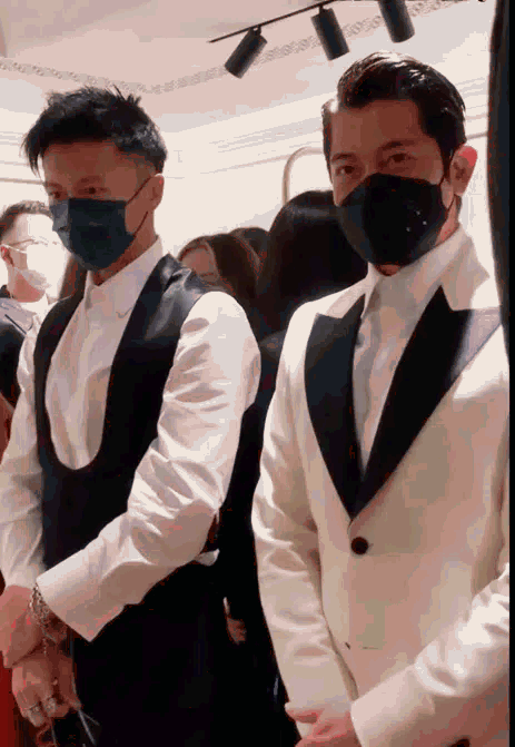 港片5大绝色美女近况悬殊，有人打碟，有人写书，有人成亿万富婆