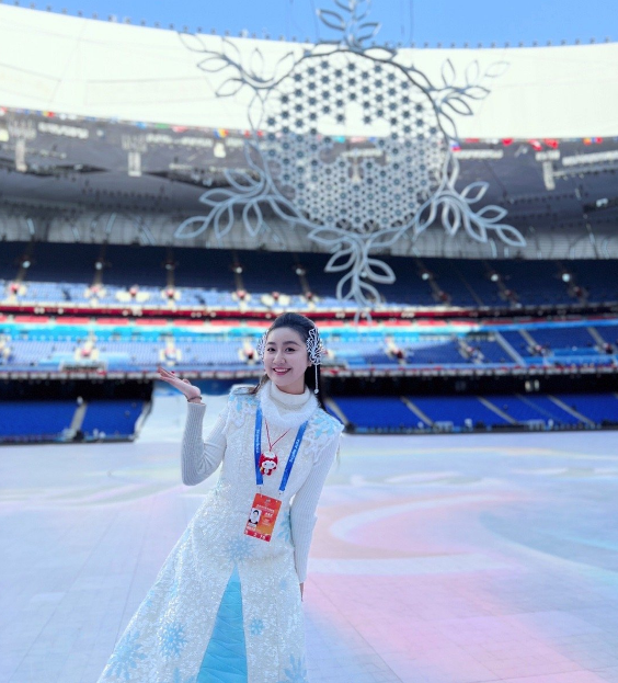 还记得“点读机女孩”吗？成为康辉师妹的她参加冬残奥会开幕式了