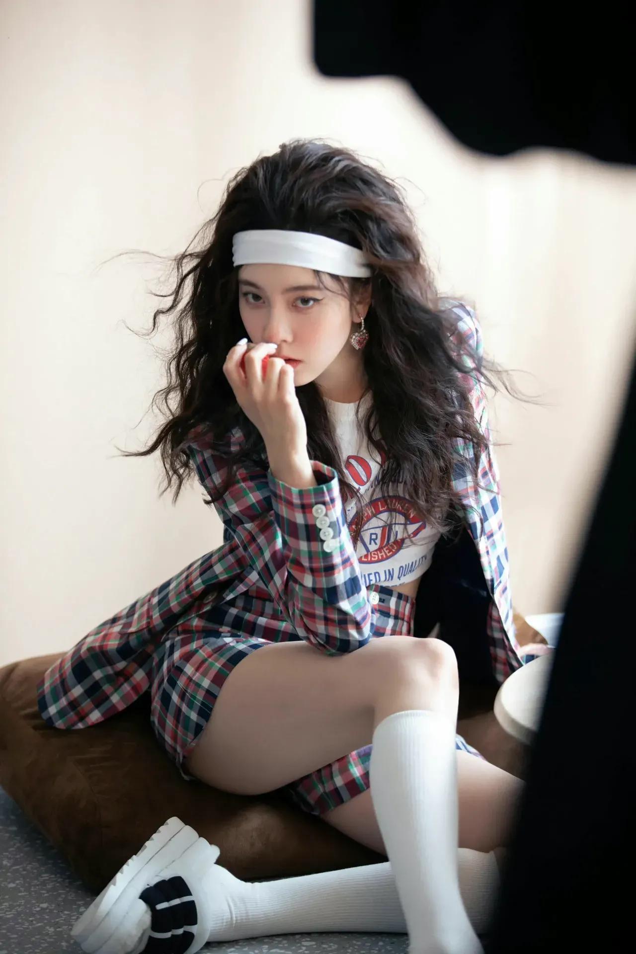 金晨、白鹿淡妆浓抹总相宜，自拍库存平易近人，领家妹妹即视感