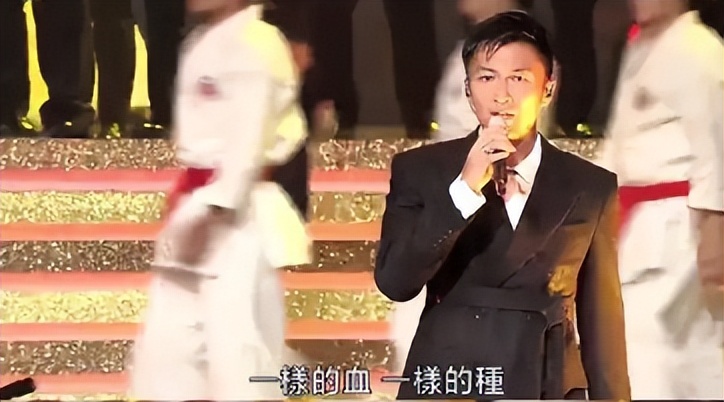 香港回归25周年晚会，陈伟霆谢霆锋唱歌，高冷男神刘德华太会了