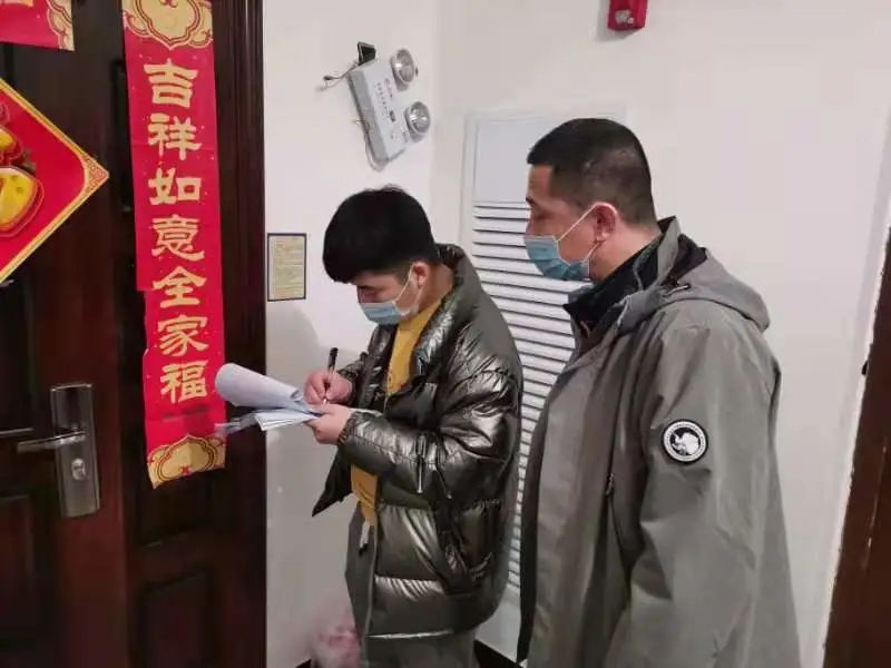 辉南县人民法院组织干警下沉社区开展重点人群核酸检测动员工作