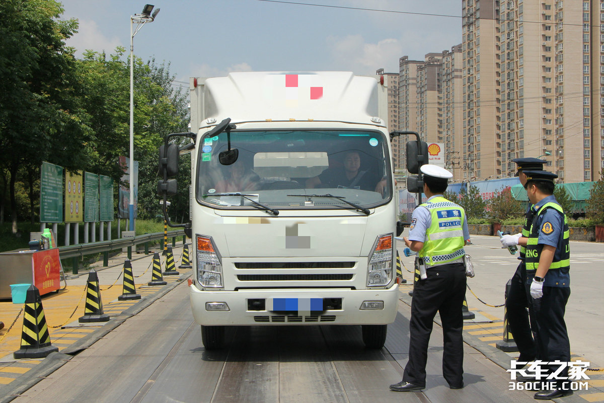 小型载客汽车（重磅）：安全与性能的完美结合