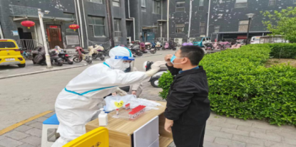 柔肩大白扛重担 巾帼一线绽芳华——记河北工程大学附院核酸采集抗疫突击队医疗服务部“女兵们”