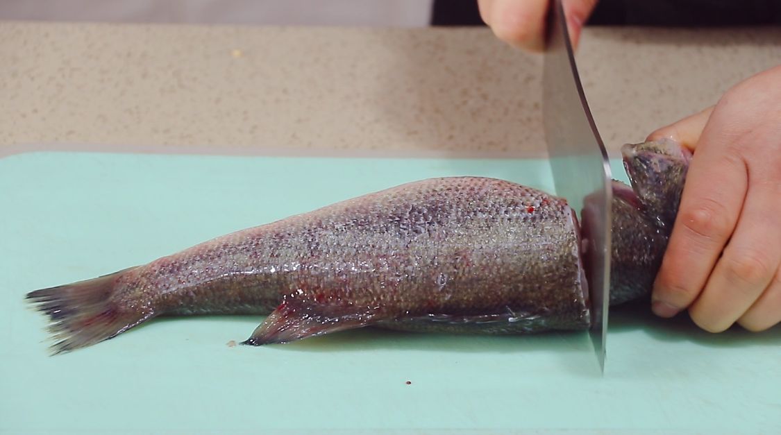 春天，遇到这鱼别手软，刺少肉多，这样做后蒜香味十足