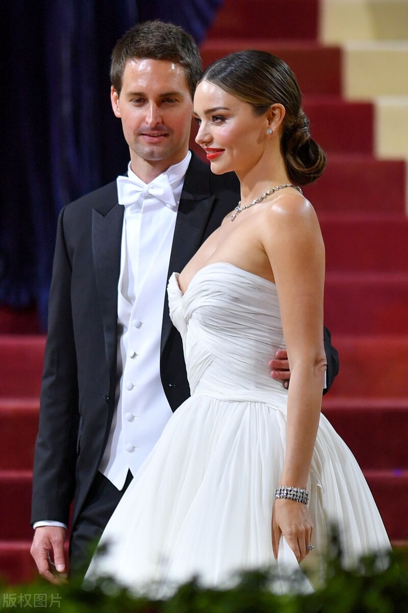 米兰达·可儿的老公事业遭遇挫折，财富缩水80%