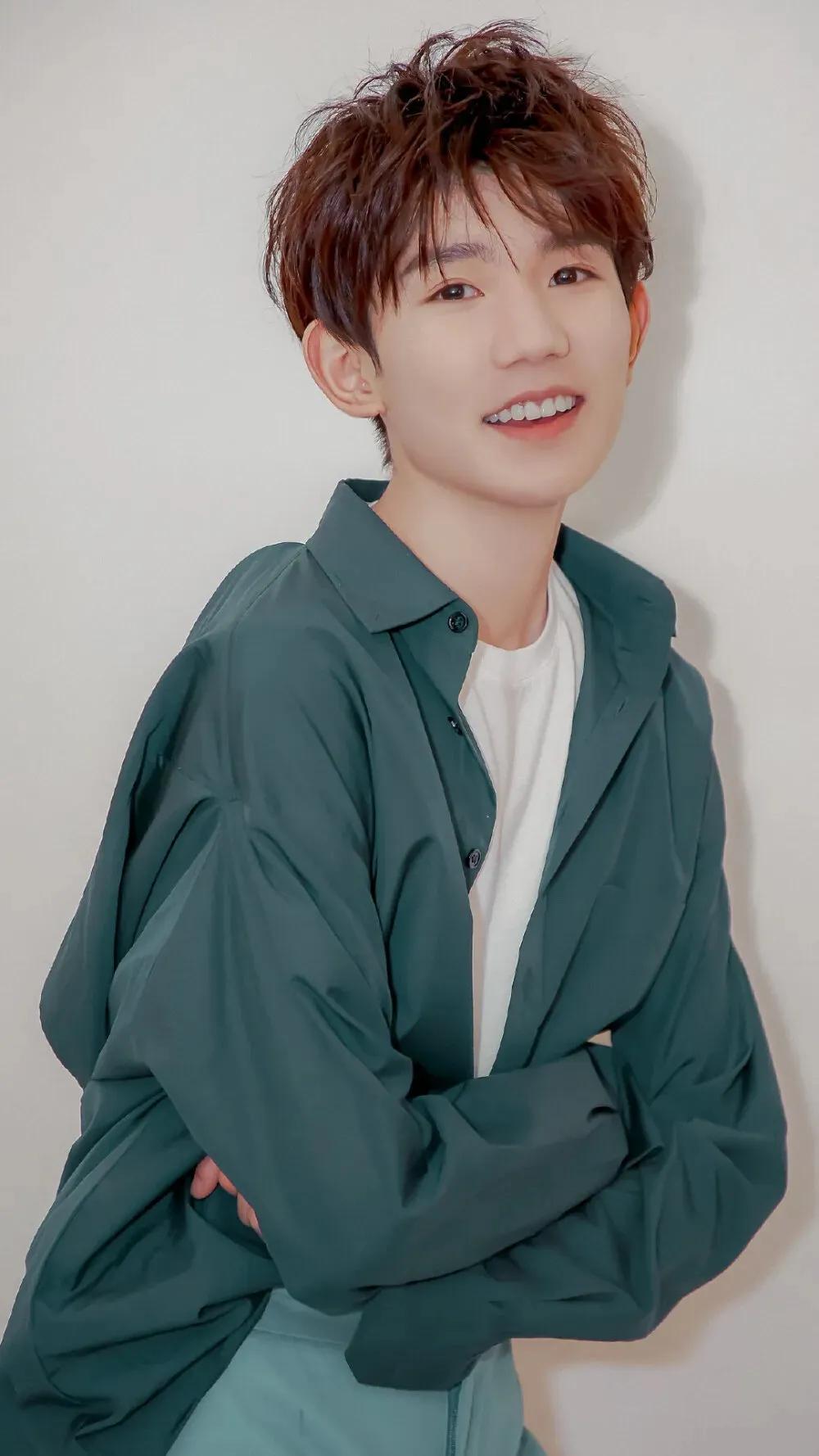 王俊凯易烊千玺王源高清壁纸，哪张壁纸最好看呢