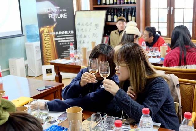 上了大学才知道，原来“特困生”并不困难，而是“隐形富豪”