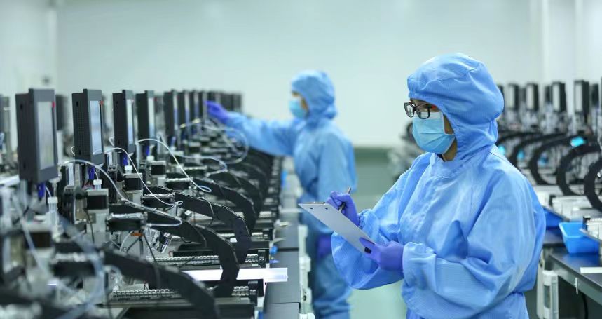 苹果“梦碎”印度：代工厂跑路，80亿设备被毁！回归中国已成必然
