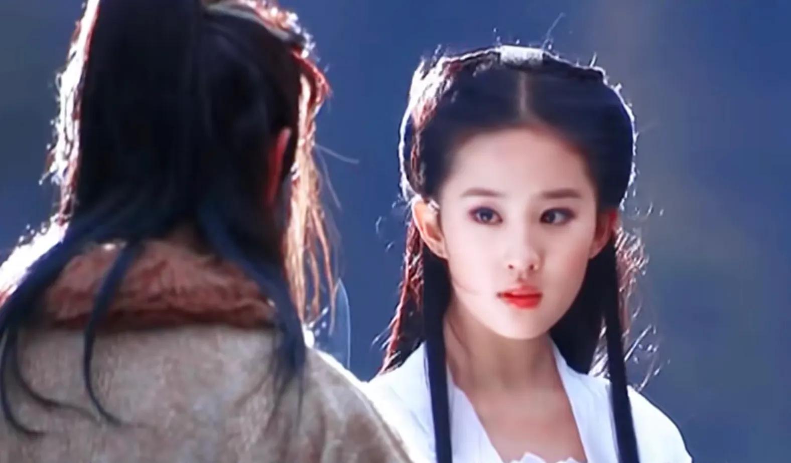 34岁的刘亦菲到底有多美，看呆台下一众明星