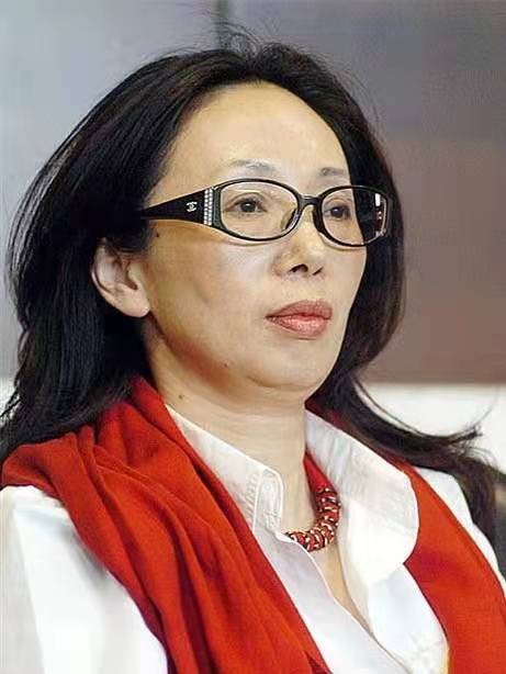 黑龙江女首富戴秀丽：拼搏20年赚95亿，丈夫却要离婚：厌倦太富裕