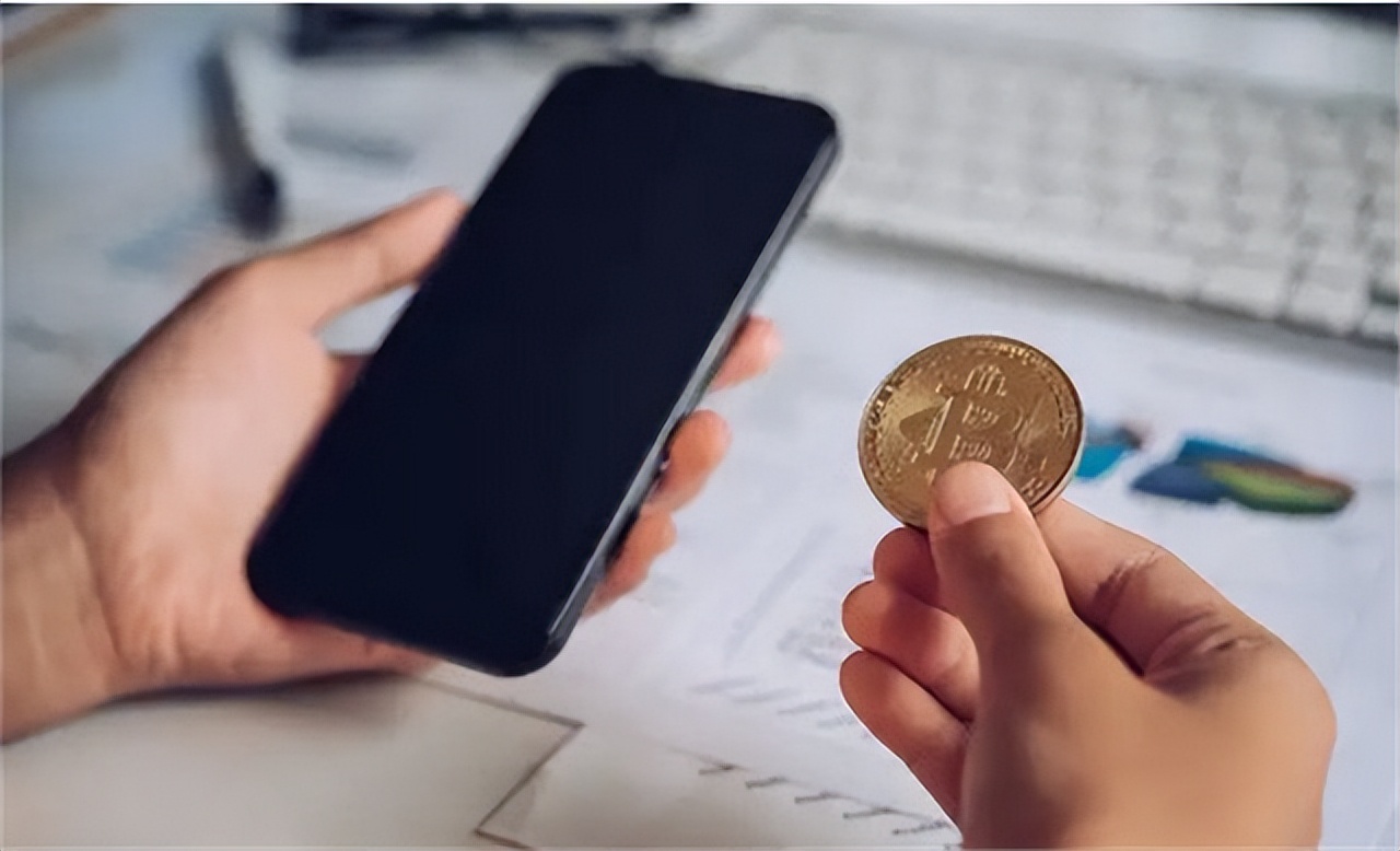 从教师到富豪，他靠10万枚比特币套现135亿后，却说比特币是骗局