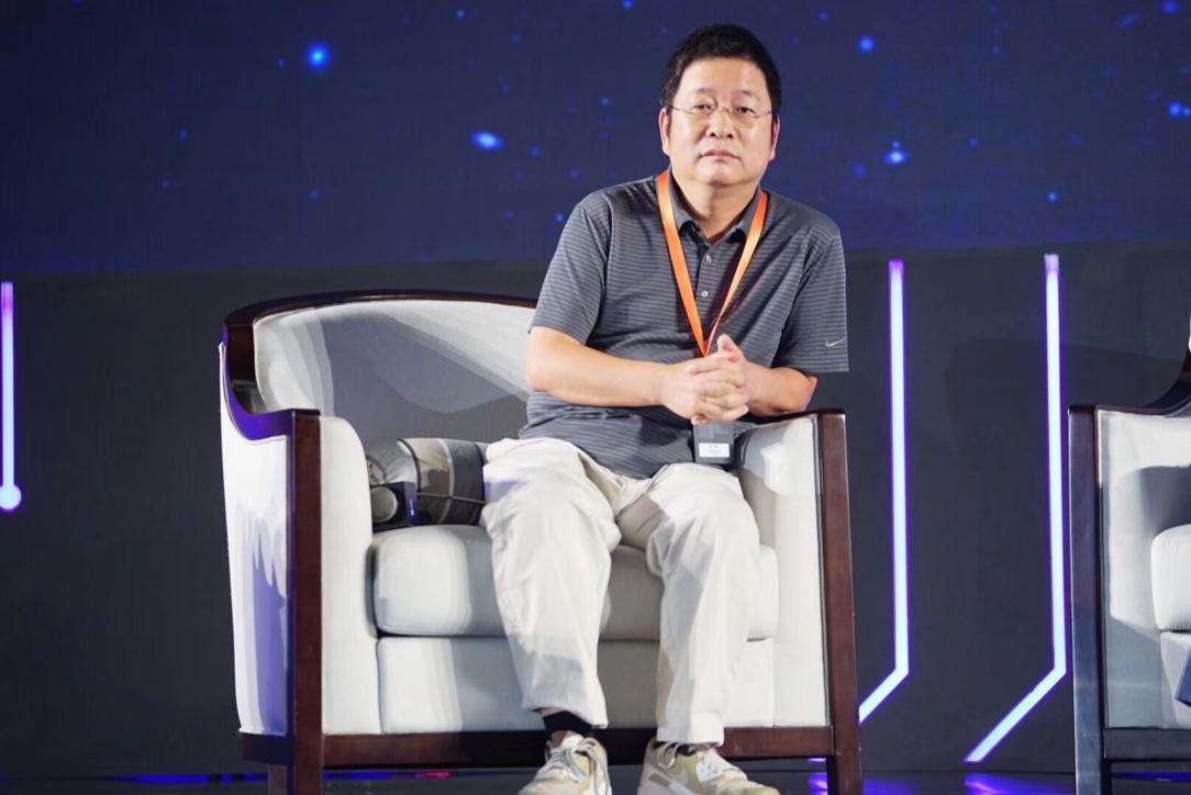 浙江又杀出一匹“芯片黑马”：4年赚了2500亿，豪捐3百亿建新大学