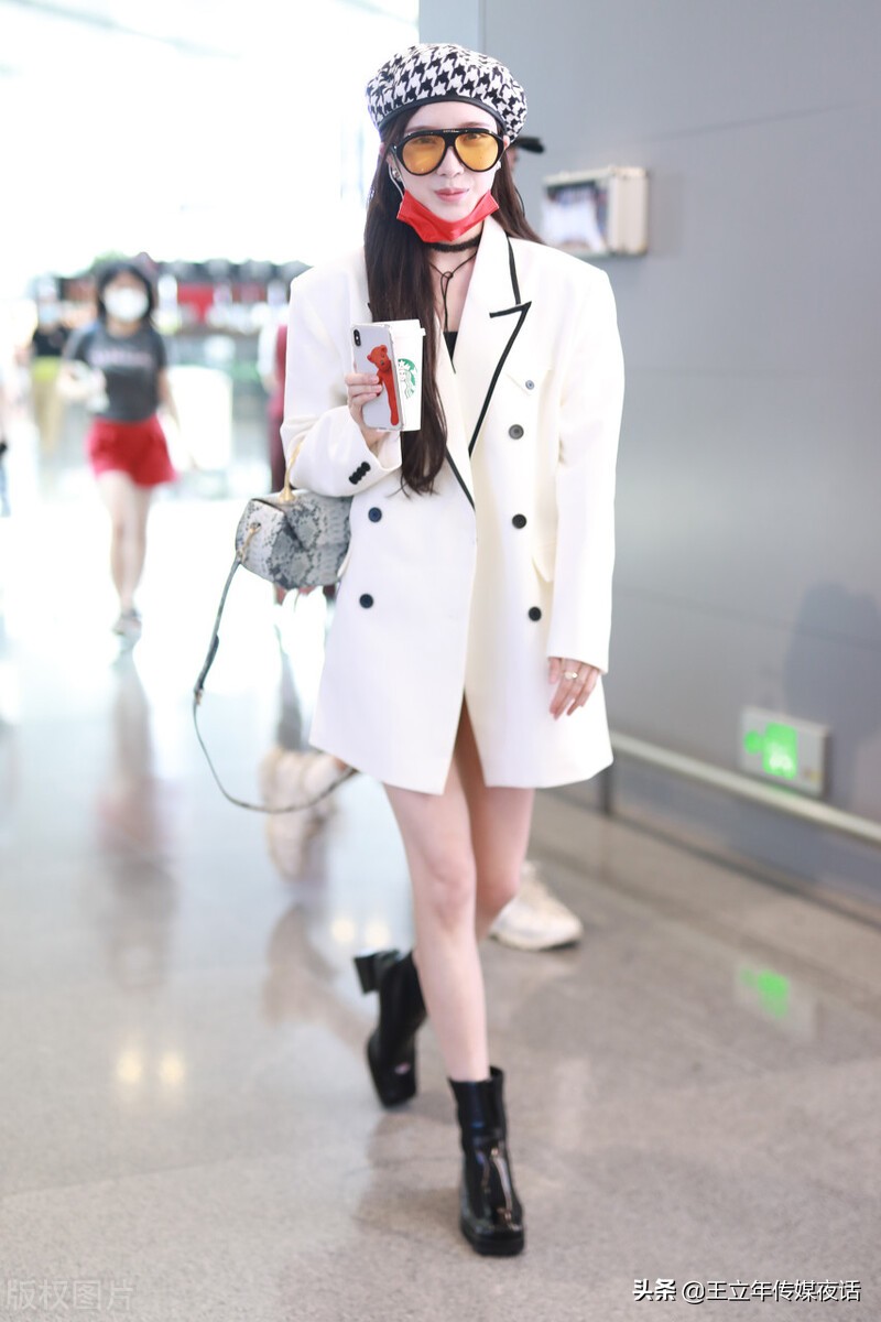 金子涵戴燕妮同框天猫晚会舞台：酷飒风的黄金搭档