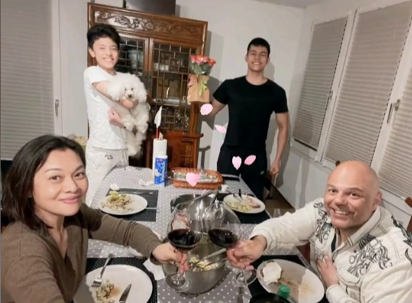 57��ʷ���븻���Ϲ����кȾƣ����Ͻ�������ˣ���Ѫ���ӳ���̫˧