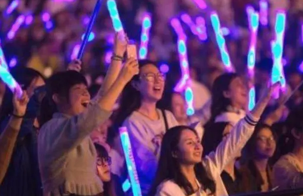 清华48岁副教授因长期高强度工作而离世，其履历曝光，令人惋惜