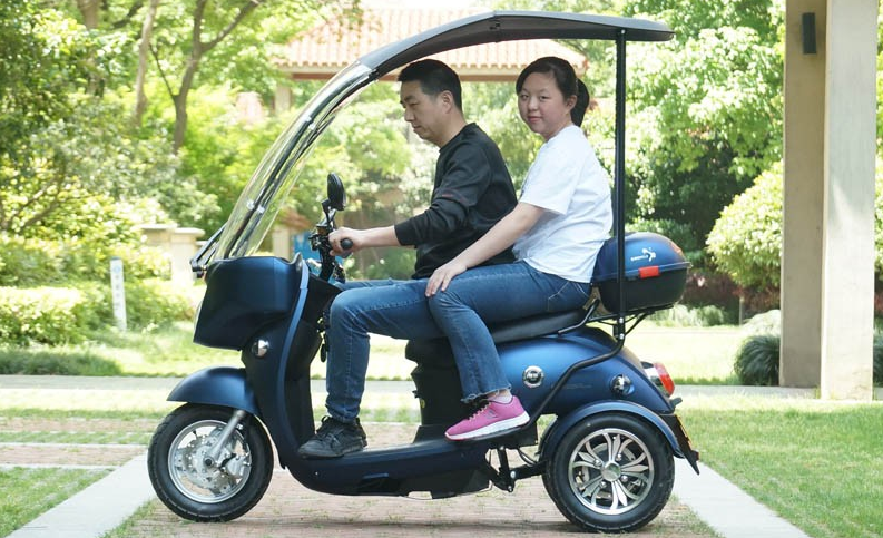 自带雨棚,可上牌,这三款小三轮,价格不到5000元,适合老年人
