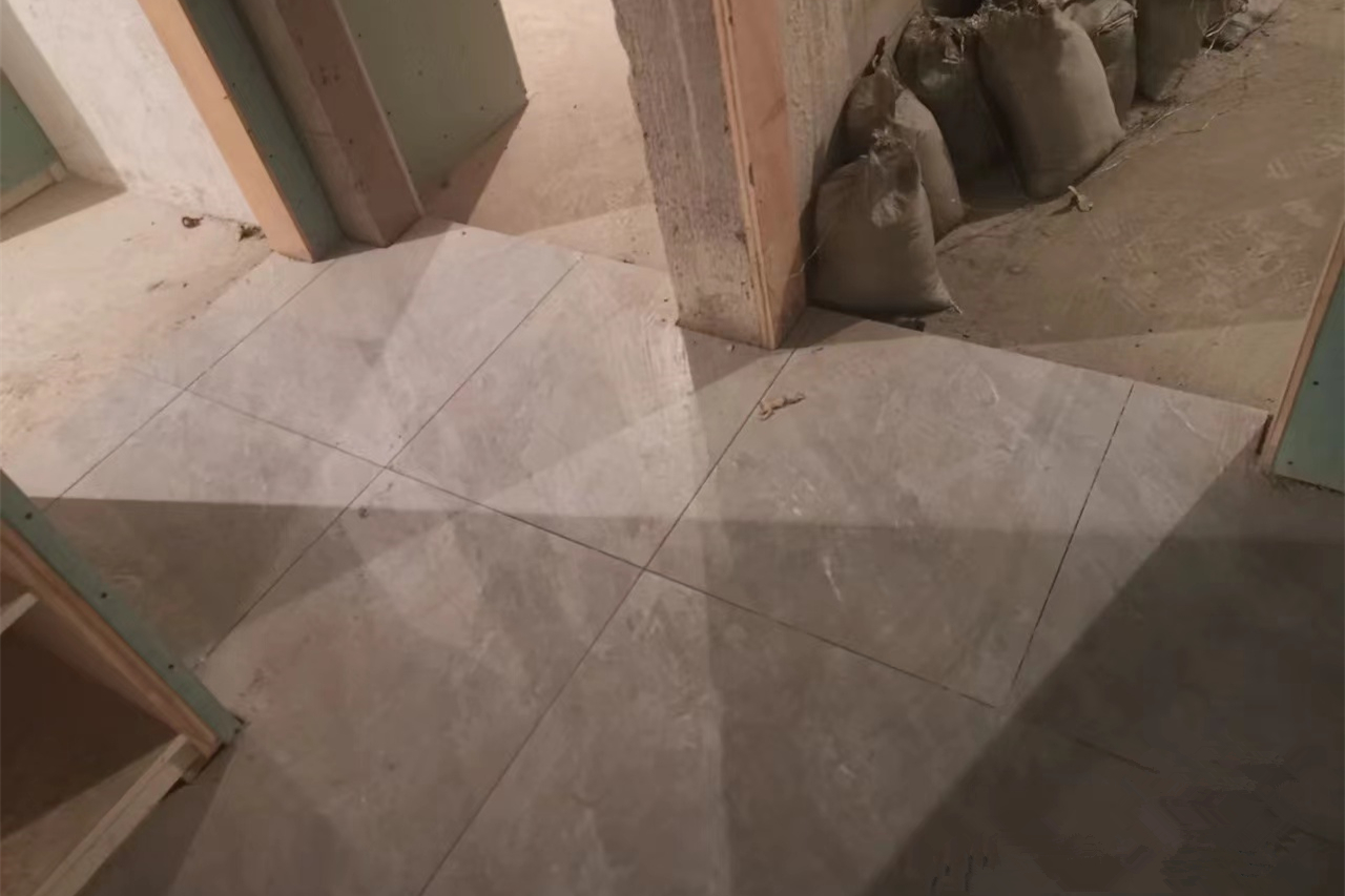 瓷砖通铺,要不要门槛石?哪种更省钱?我刚装修完,可以说说感受