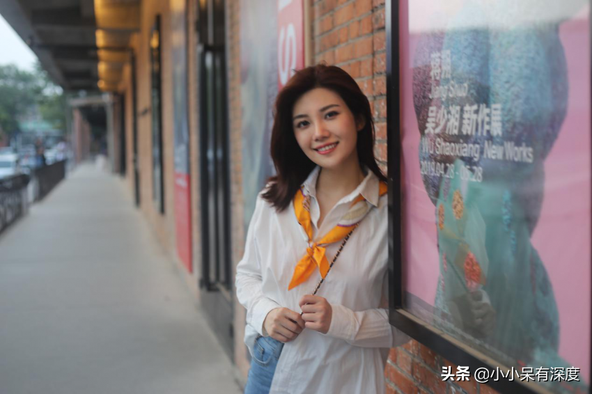 郑子可进入央视后进步明显，气质素养都不错，给人耳目一新的感觉