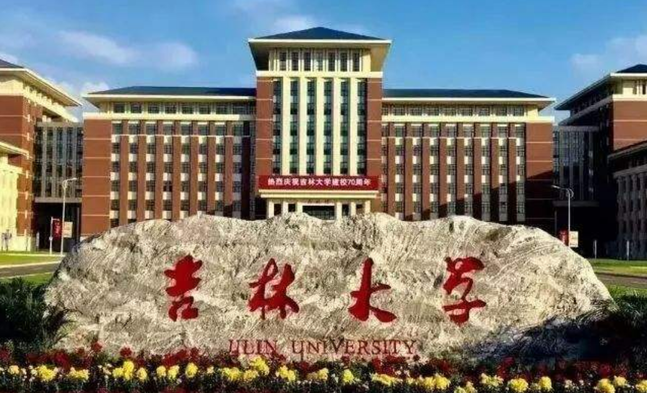 高考647分的高材生，蜗居网吧4年不回家，不洗澡不换衣服