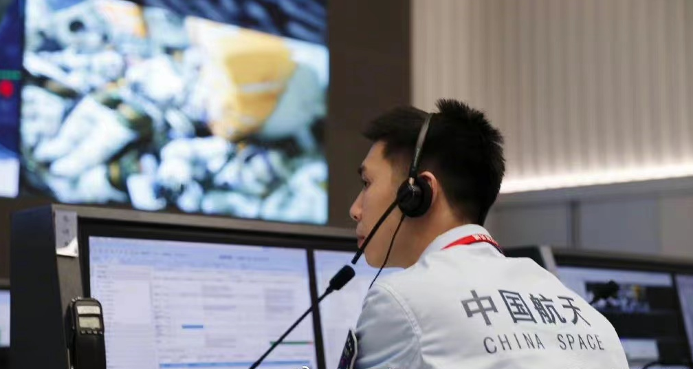 神十三返回地面，河南小伙高健再次上线，学历背景令人惊艳