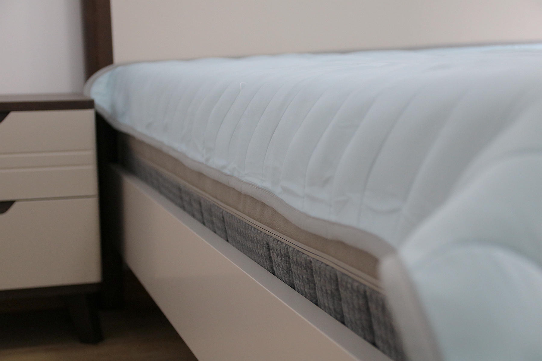 小米生态链企业8H推出夏日床上黑科技产品，两面属性对应不同需求