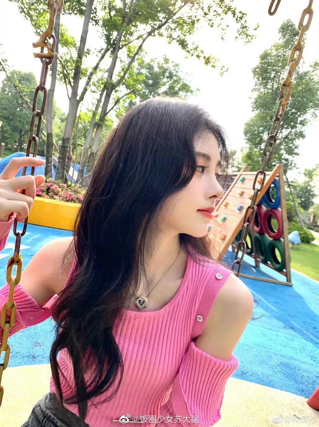 鞠婧祎小姐姐的拍照氛围感好绝啊