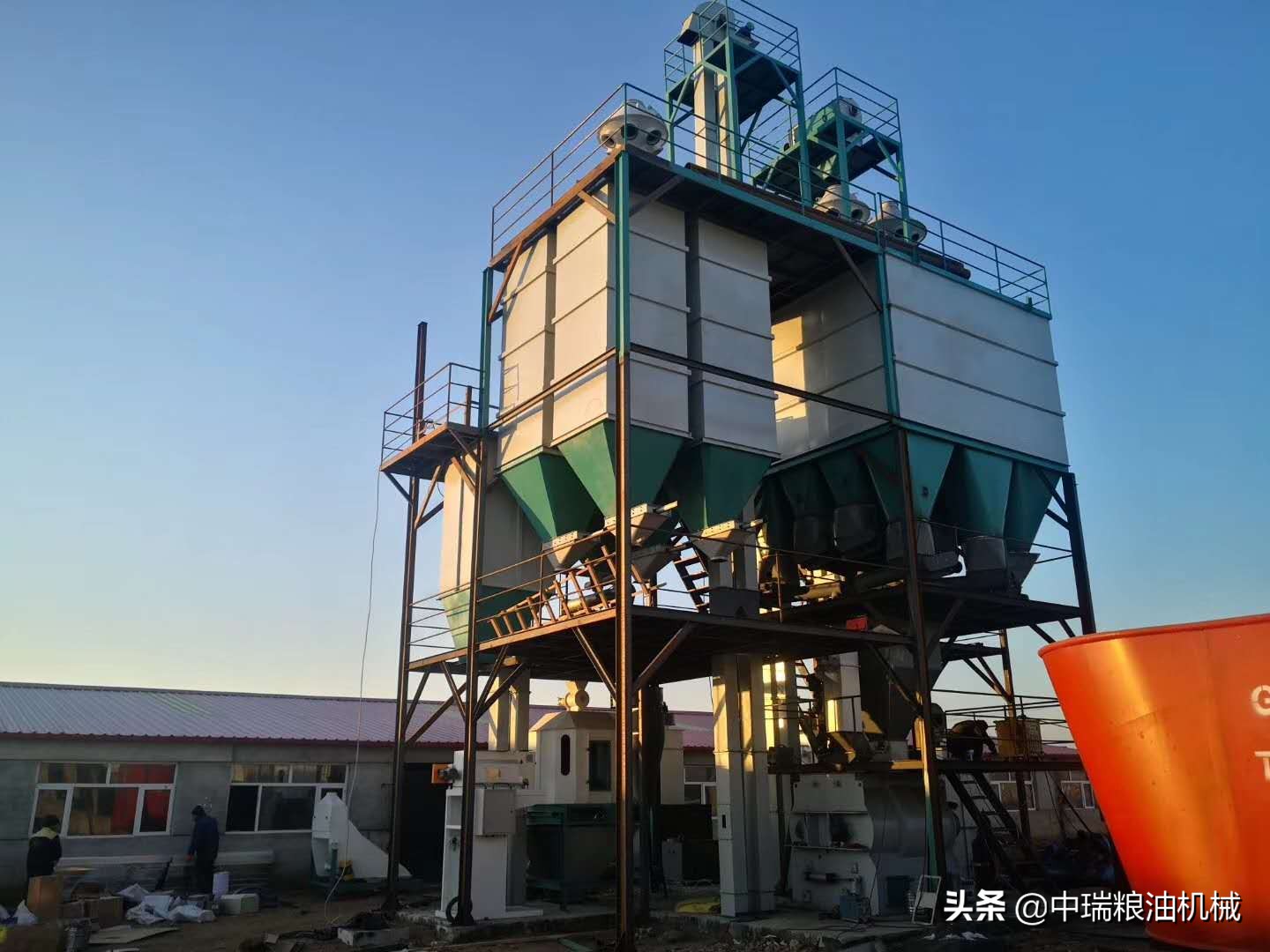 羊飼料加工設(shè)備一套多少錢？羊飼料加工廠投資多少錢