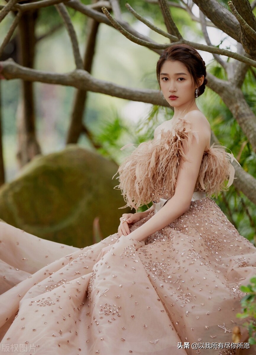 人间极品关晓彤