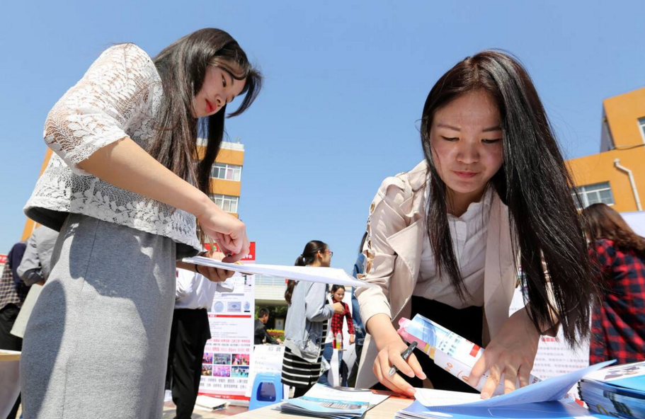 大学生要擦亮双眼，“三方协议”别随意乱签，容易弄丢应届生身份