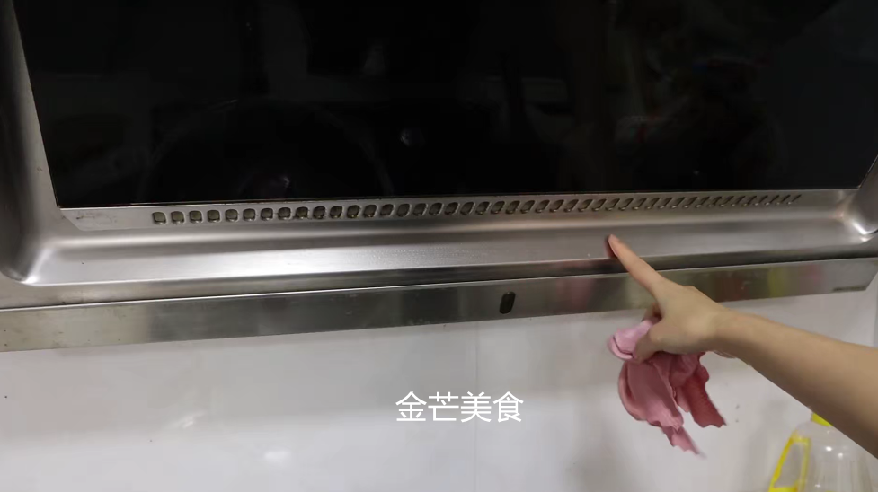肥皂放在油烟机上涂一涂，效果这么厉害，我也是刚学会，涨知识了
