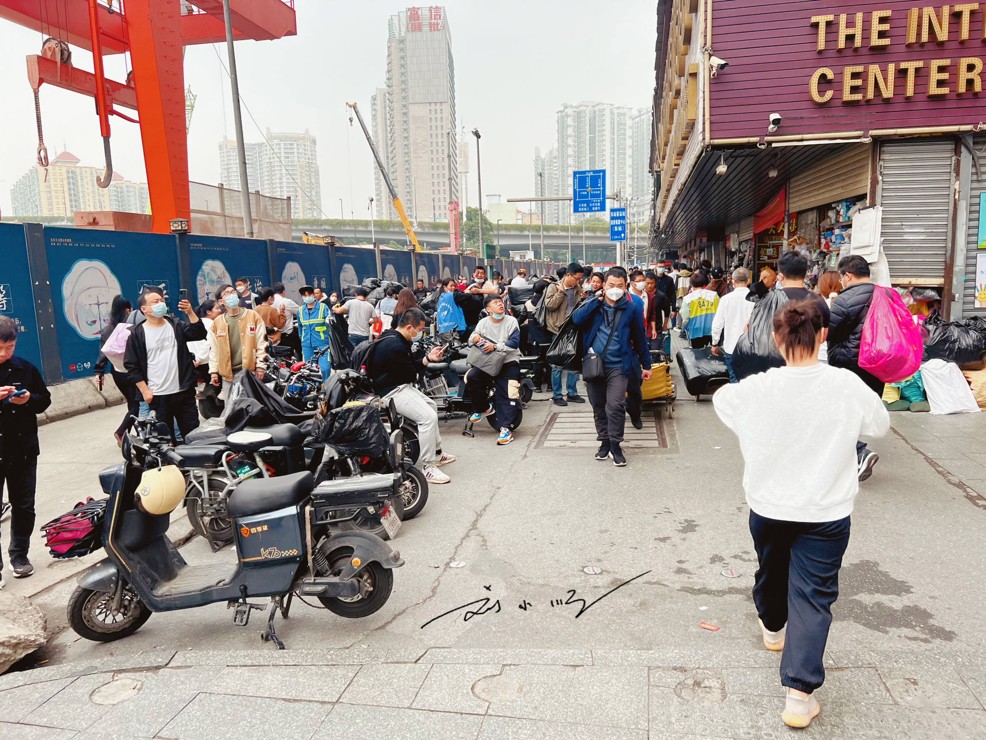 天河区这个大型服装批发市场,位于广州市中心,却常被大家吐槽脏乱差?