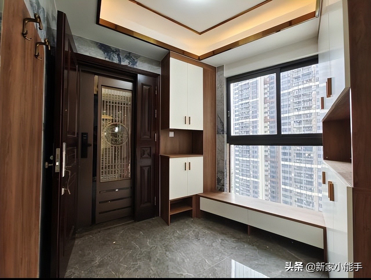 他家116平新中式风格，全屋文雅又大气，进屋就被入户玄关迷住