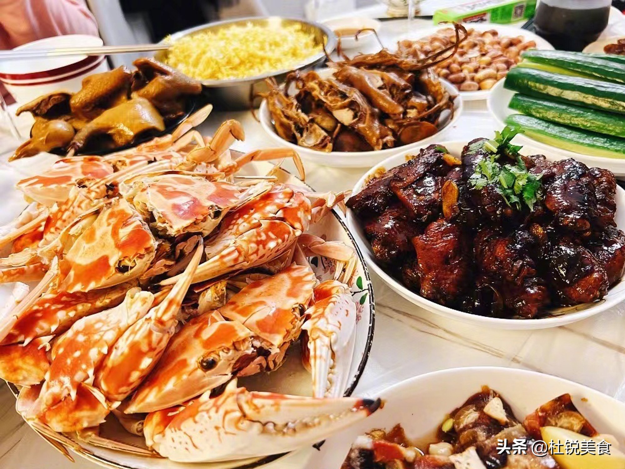 关晓彤晒年夜大餐,全是美味大菜,网友直呼太豪华,看馋了