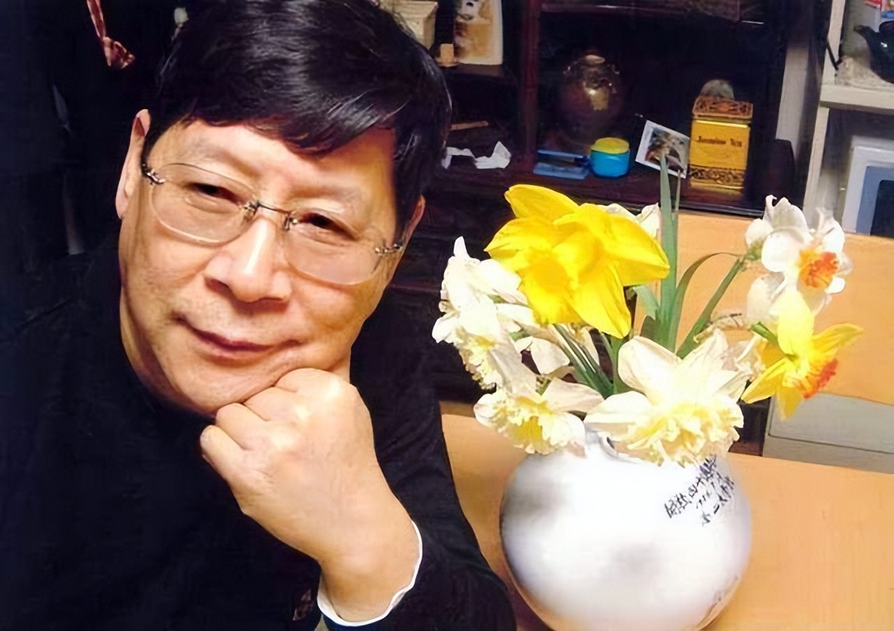 夏雨：与离异父母有隔阂，与高圆圆传绯闻，娶到袁泉三生有幸