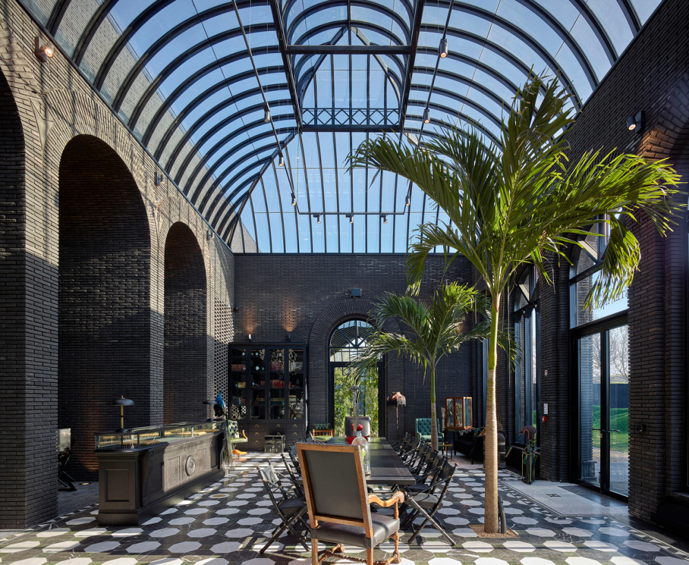 颇具特色的亨利爵士琴酒新酒厂