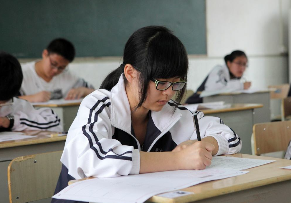 考生撕他人答题卡,考生撕他人答题卡原因