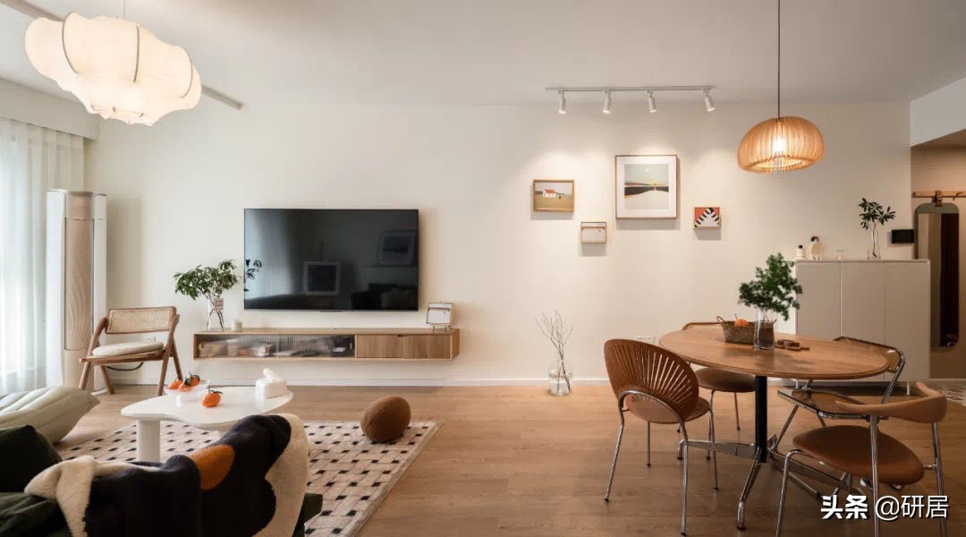 85m²现代简约风，不豪华很温馨，亲戚们都说很好看，特别适合居家