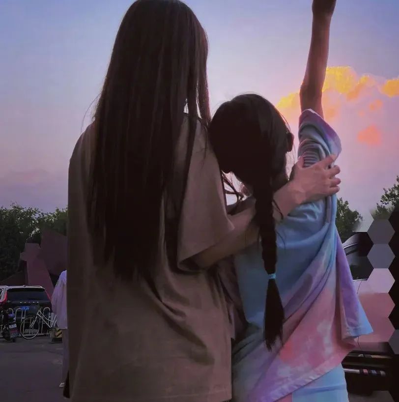 女大十八变！李小璐晒与甜馨合照，网友：云朵和我的云馨，好美