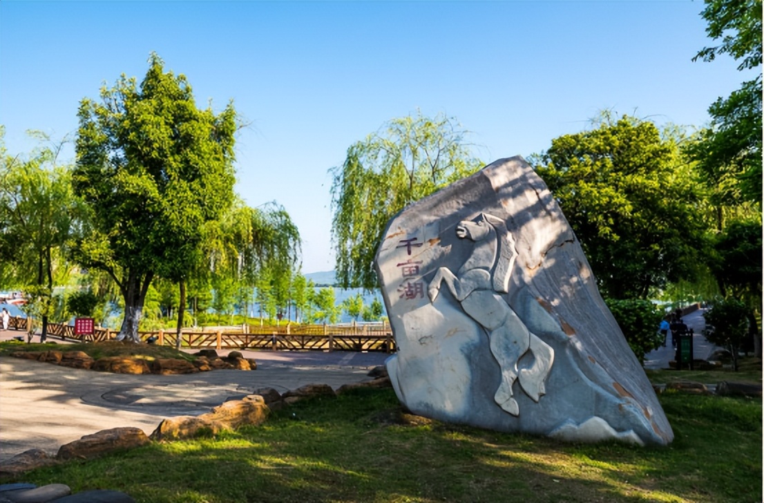 2012年湖南一38岁女教师倒追65岁二婚环卫工人，如今过得怎么样