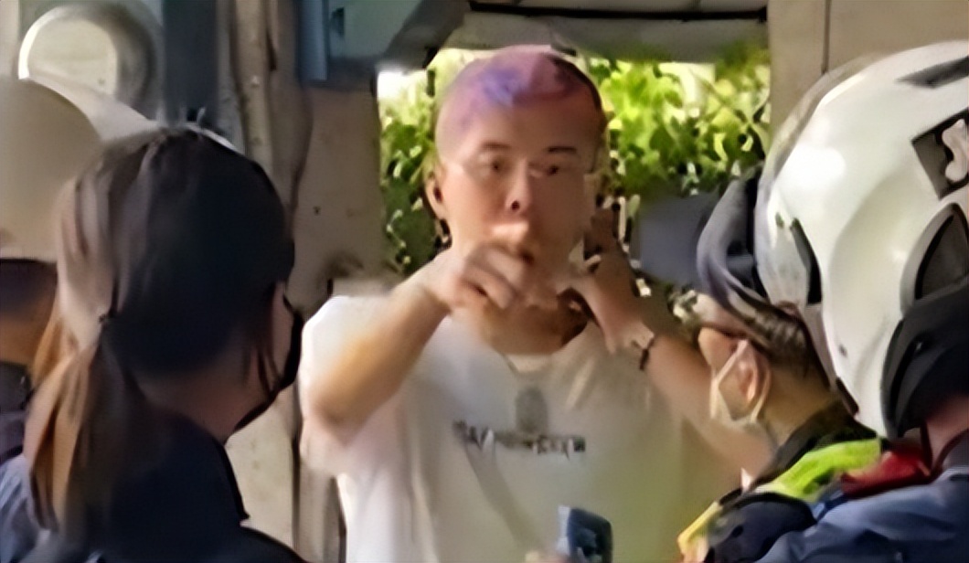 嘻哈男歌手酒驾逃逸！因态度恶劣不配合被追捕，曾被爆料家暴女友