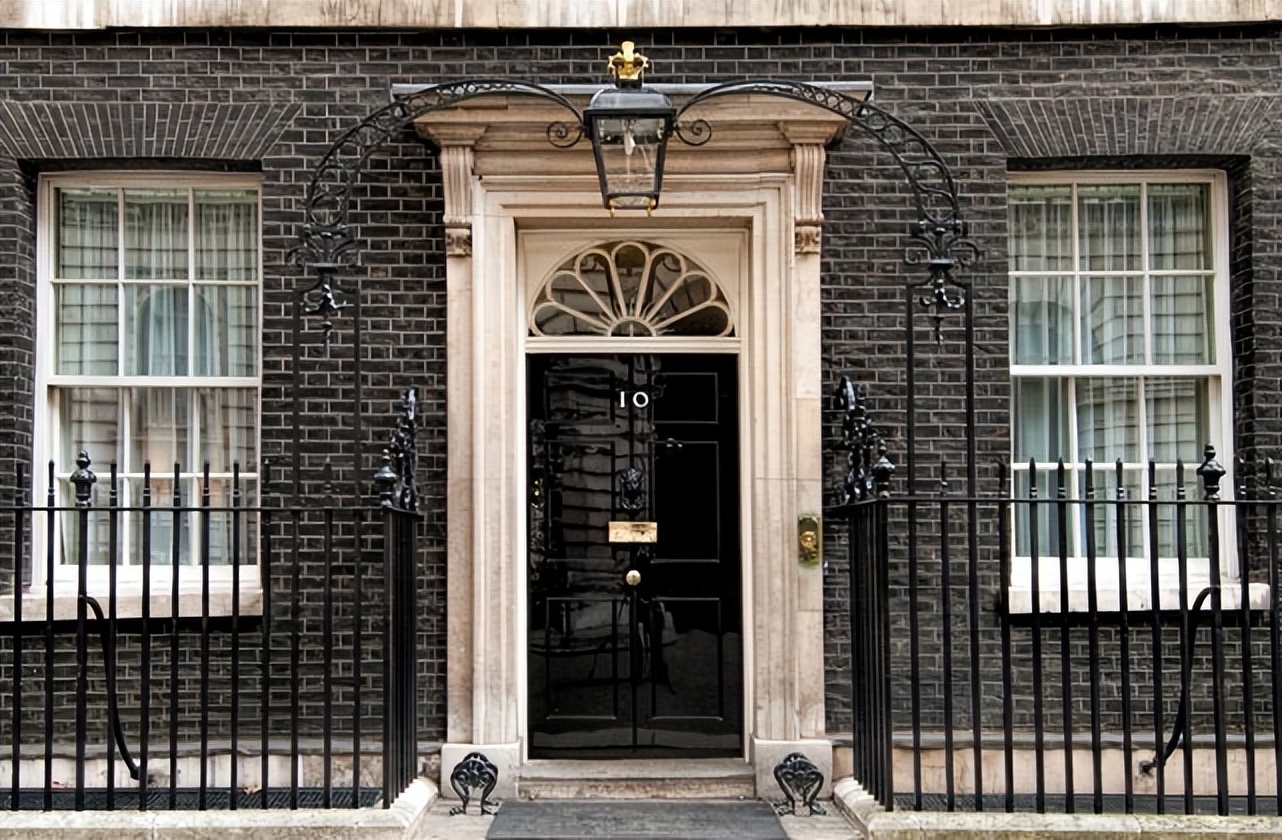 英国首相约翰逊多次“走后门”，试图为妻子找工作找到王室头上