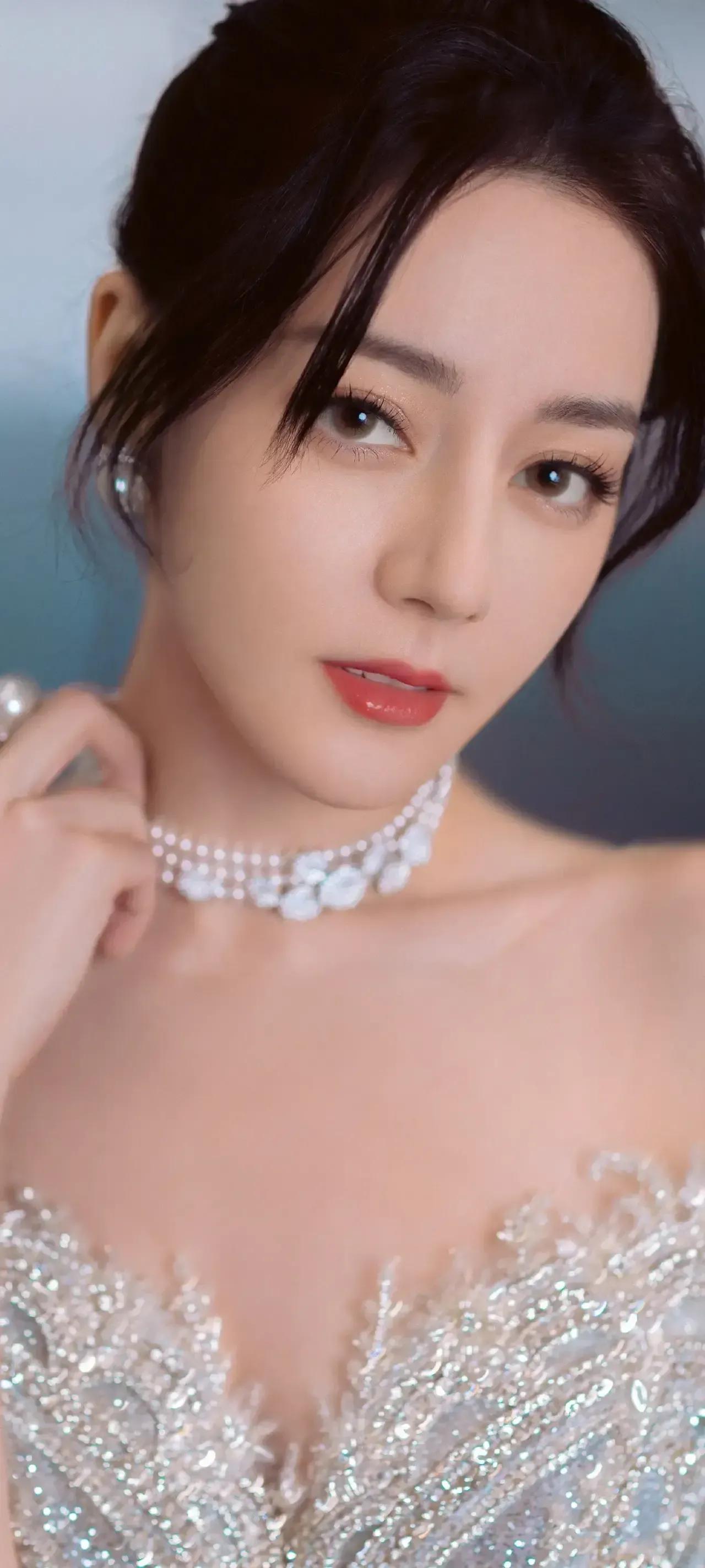 精美图集｜迪丽热巴各种风格的造型都能驾驭